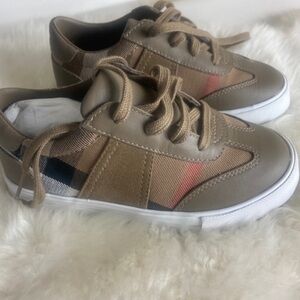 Authentic Burberry casual sneakers